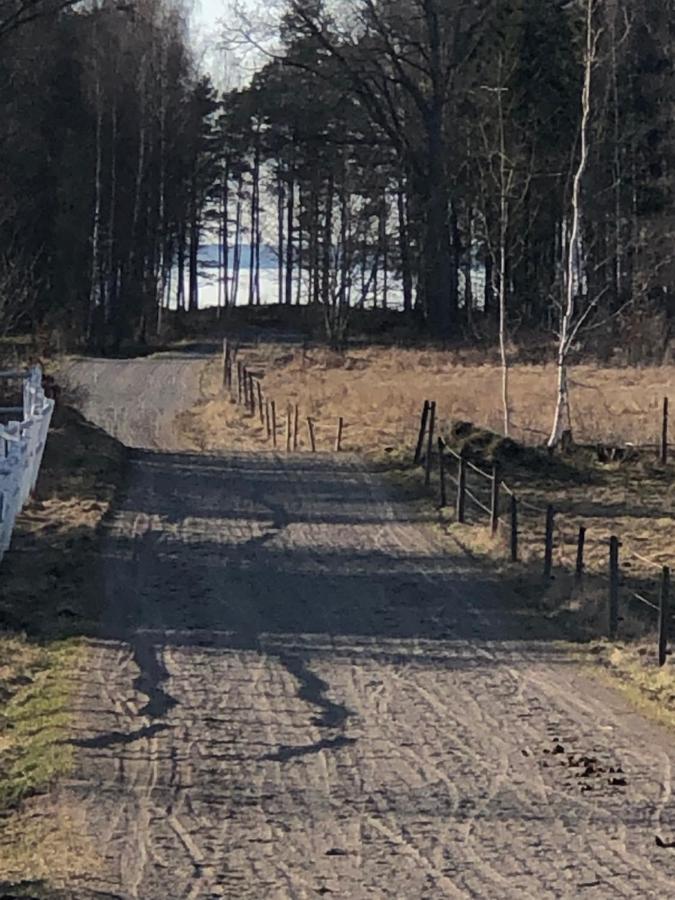 Strandnaera Stuga Vaenersnaes Vargon Exterior photo